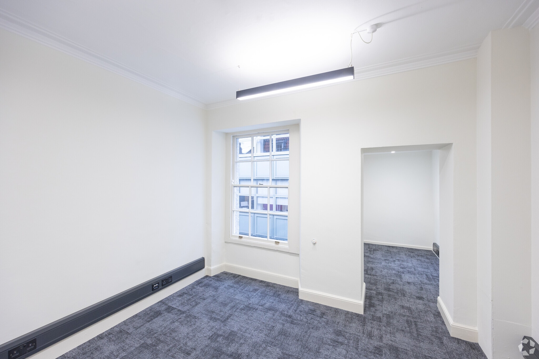 49-50 Queen Sq, Bristol to rent Interior Photo- Image 1 of 2