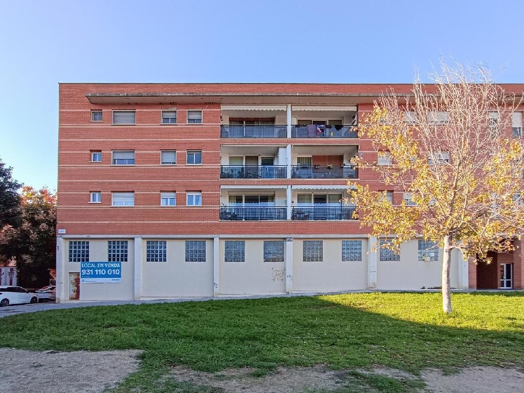 Carrer de Carmen Amaya, 7, La Llagosta, Barcelona for sale Primary Photo- Image 1 of 2