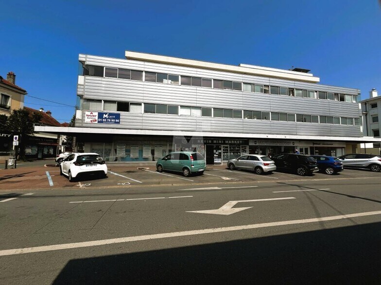 Office in Corbeil-Essonnes to rent - Building Photo - Image 2 of 9