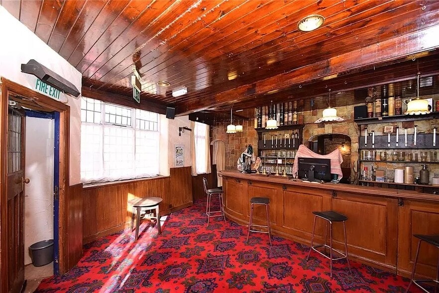 1 Alma Parade, Scarborough to rent - Interior Photo - Image 2 of 7