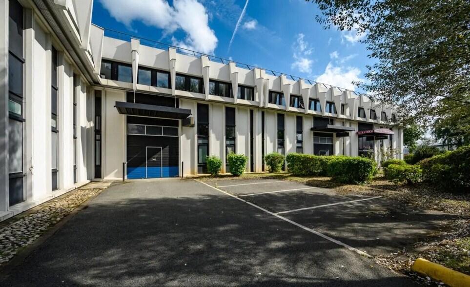 Light Industrial in Évry-Courcouronnes to rent - Building Photo - Image 3 of 9