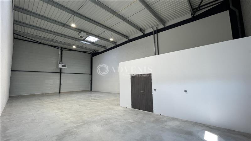Light Industrial in Savigny-le-Temple to rent - Interior Photo - Image 3 of 11