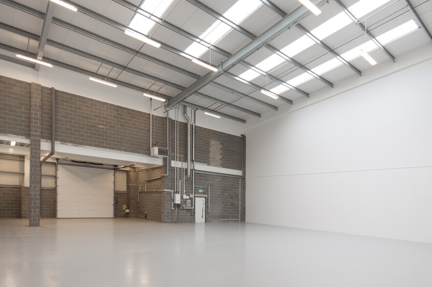 Chippenham Dr, Milton Keynes to rent - Building Photo - Image 2 of 14