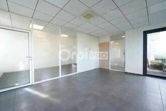 Light Industrial in Vénissieux for sale Interior Photo- Image 1 of 11