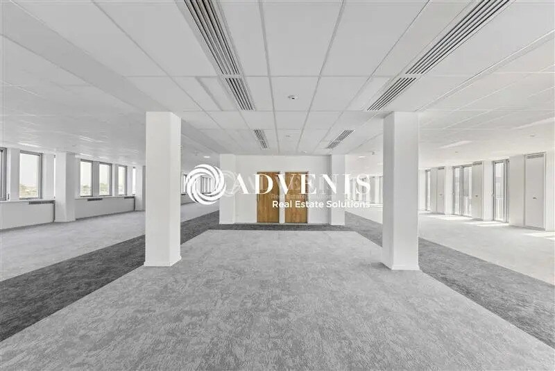 Office in Bobigny to rent - Building Photo - Image 2 of 12