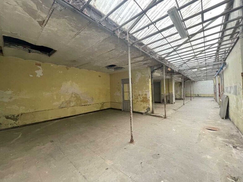 Light Industrial in Villeurbanne to rent - Interior Photo - Image 1 of 6