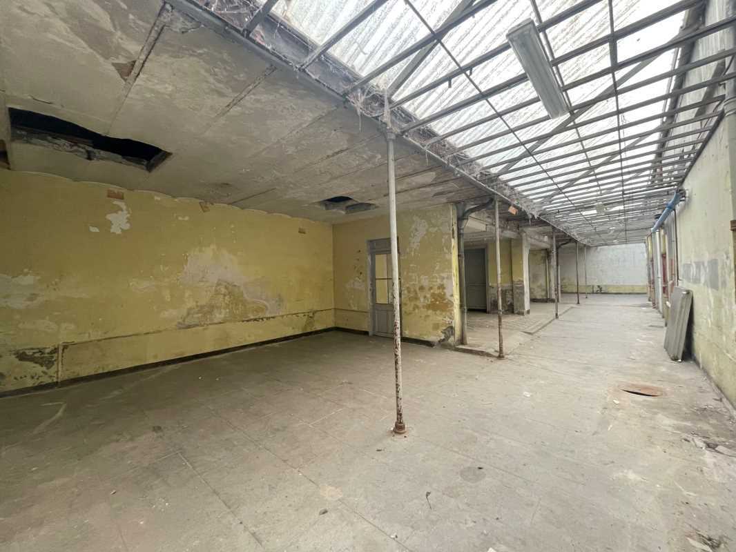 Light Industrial in Villeurbanne to rent Interior Photo- Image 1 of 7