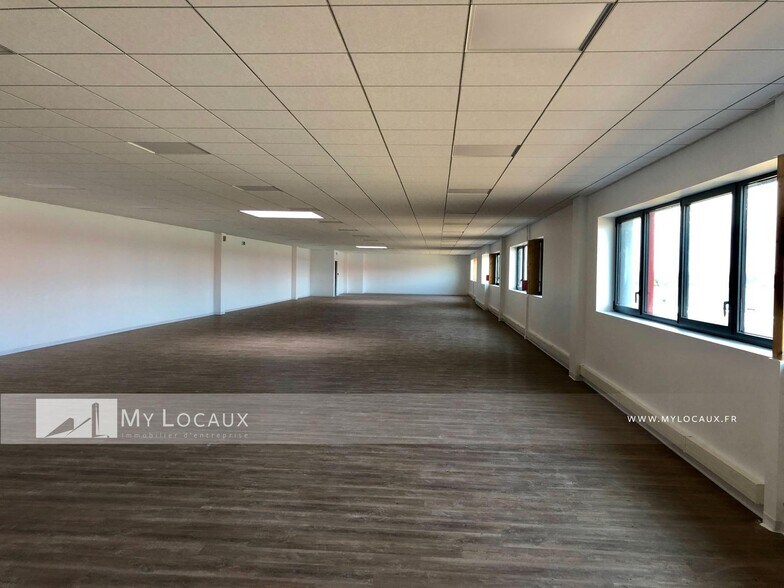 Industrial in Louvres to rent - Interior Photo - Image 3 of 6