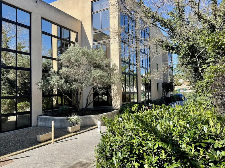 Office in Marseille for sale - Building Photo - Image 1 of 10