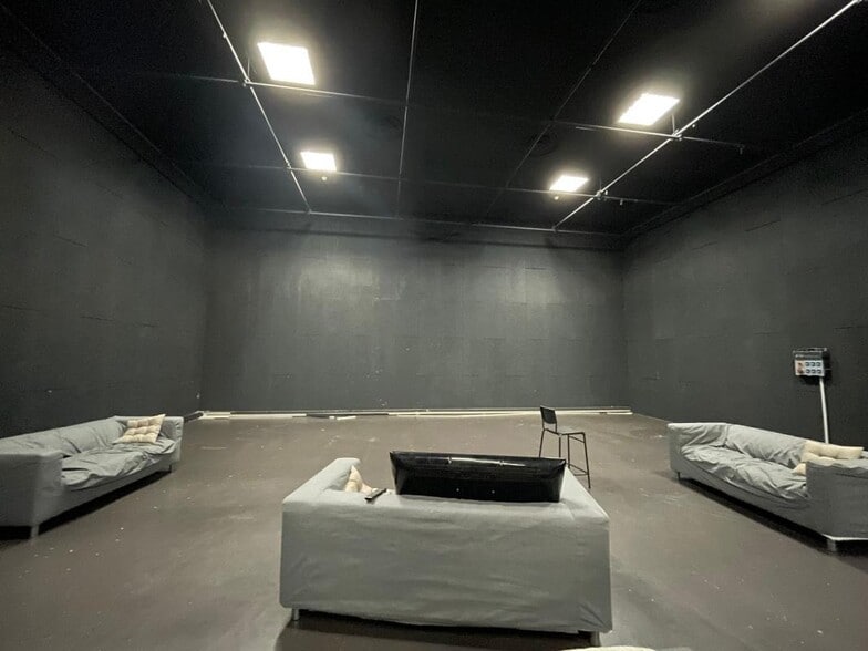 Industrial in Ivry-sur-Seine to rent - Interior Photo - Image 2 of 4