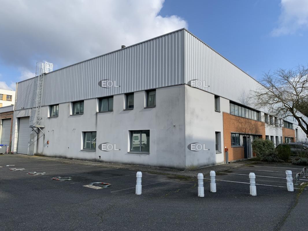 Industrial in Massy to rent Building Photo- Image 1 of 12