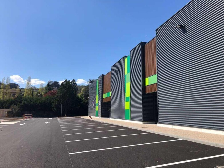 Retail in Anse for sale - Building Photo - Image 2 of 12