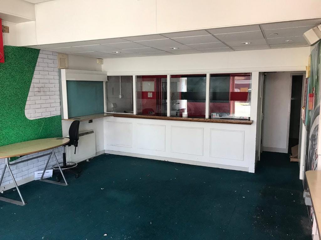 16 Roseberry Ave, Benfleet to rent Building Photo- Image 1 of 2