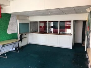 16 Roseberry Ave, Benfleet to rent Building Photo- Image 1 of 2