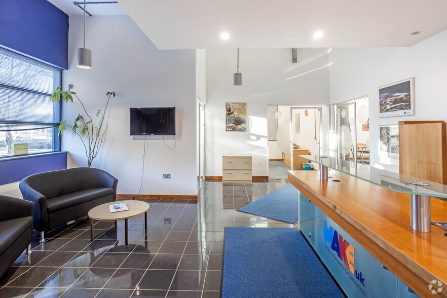 Queensway, Gateshead to rent - Interior Photo - Image 3 of 25