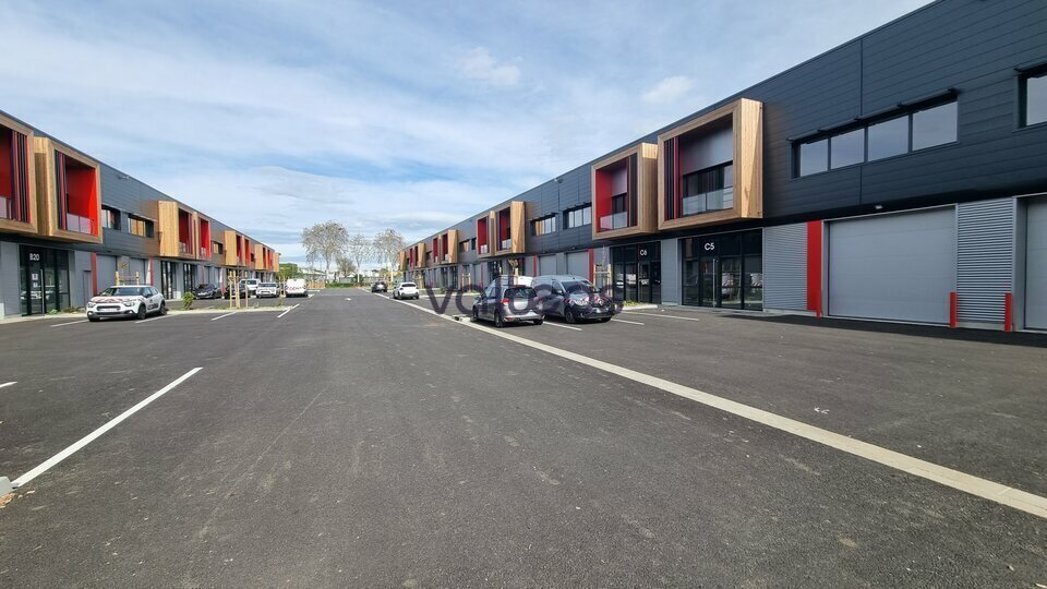 25 Rue Des Usines, Fenouillet to rent Building Photo- Image 1 of 7