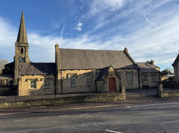 690 Bradford Rd, Birkenshaw for sale Primary Photo- Image 1 of 1