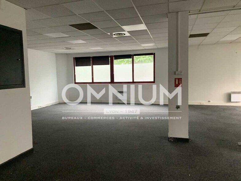 Office in Villeurbanne to rent - Interior Photo - Image 2 of 6