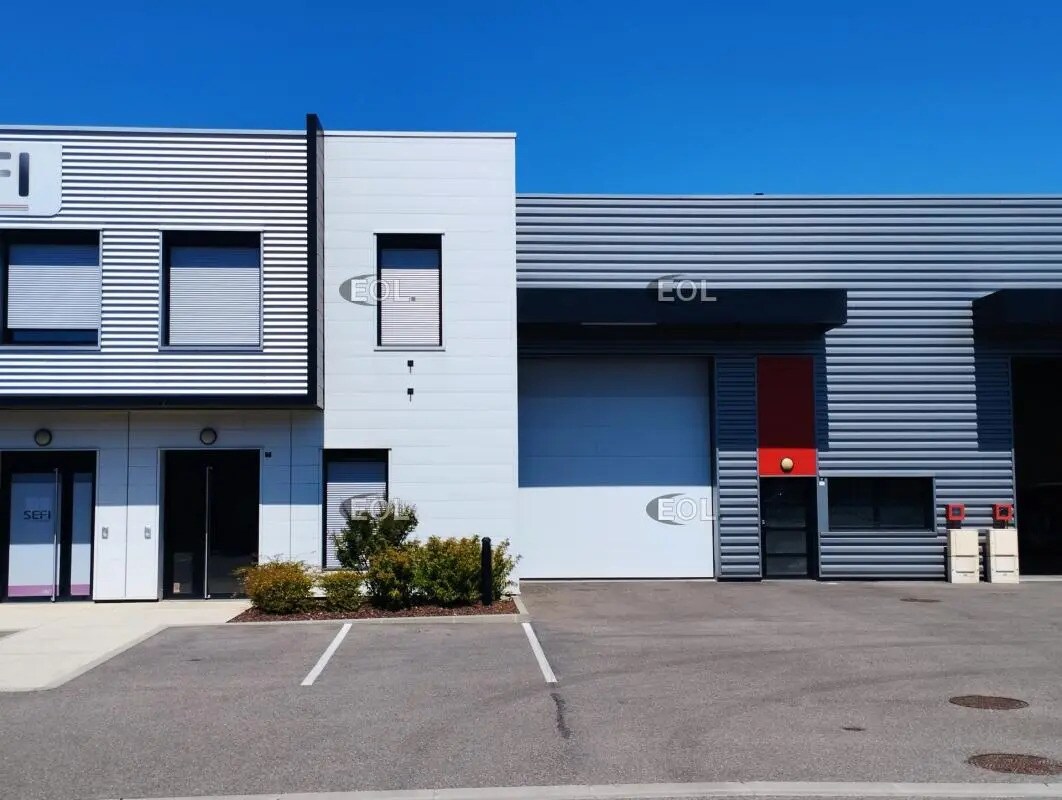 Industrial in Saint-Priest to rent Building Photo- Image 1 of 3