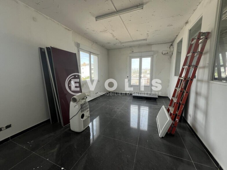 Office in Chennevières-sur-Marne to rent - Interior Photo - Image 3 of 12