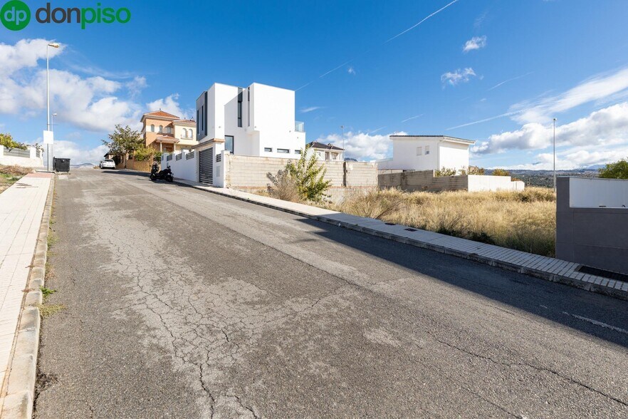Avenida Cerro Alfonsico, 20, Peligros, Granada for sale - Building Photo - Image 2 of 18