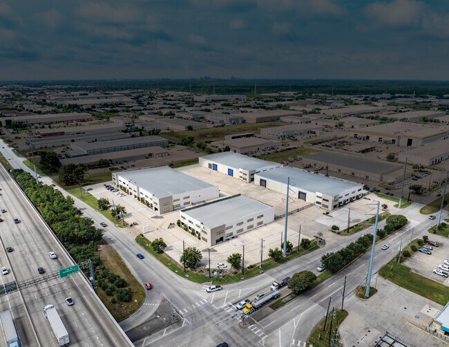 More details for 5655 W Sam Houston Pky N, Houston, TX - Mixed-use to Rent