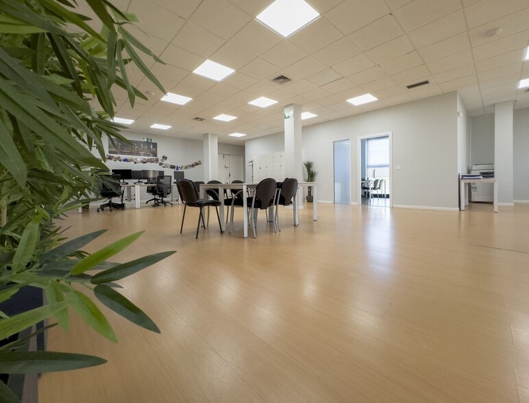 Office in Madrid, Madrid for sale - Interior Photo - Image 2 of 3