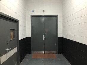 Huddersfield Rd, Oldham to rent Interior Photo- Image 1 of 1