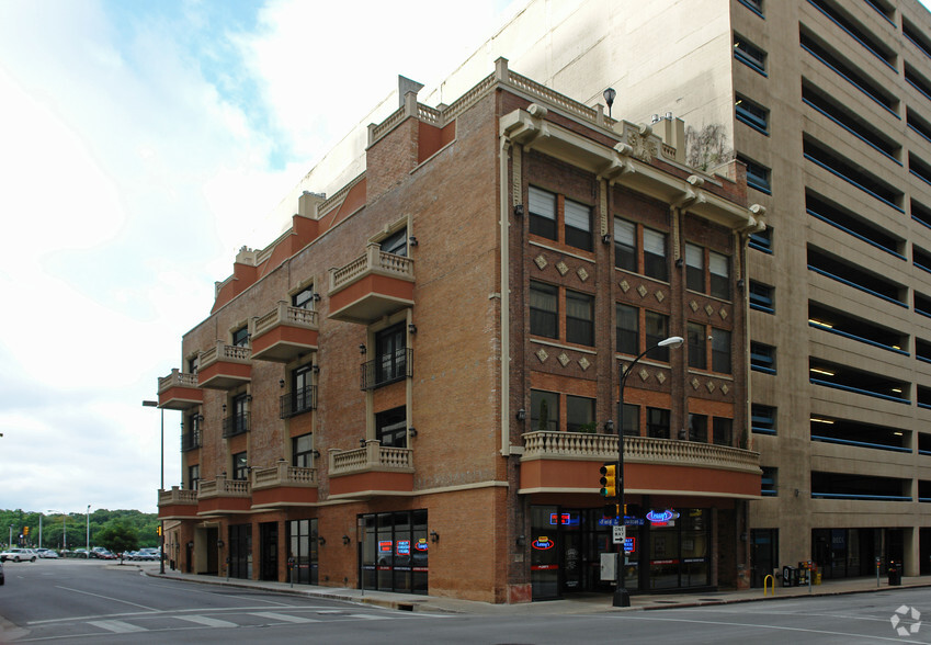 1300 Jackson St, Dallas, TX for sale - Building Photo - Image 1 of 1