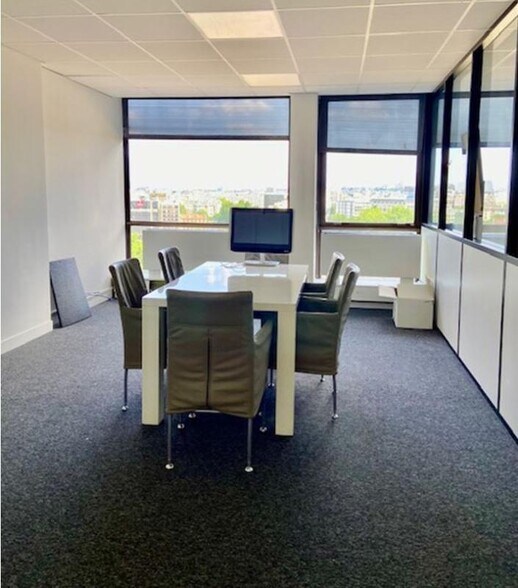 Office in Saint-Cloud to rent - Building Photo - Image 3 of 7