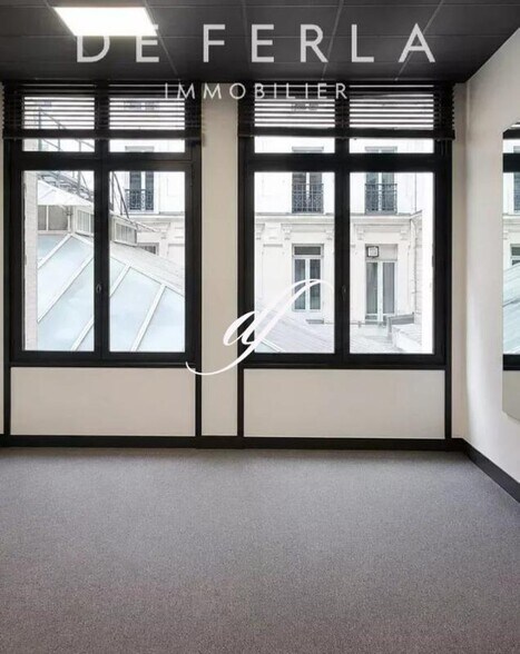 Office in Paris for sale - Interior Photo - Image 2 of 3