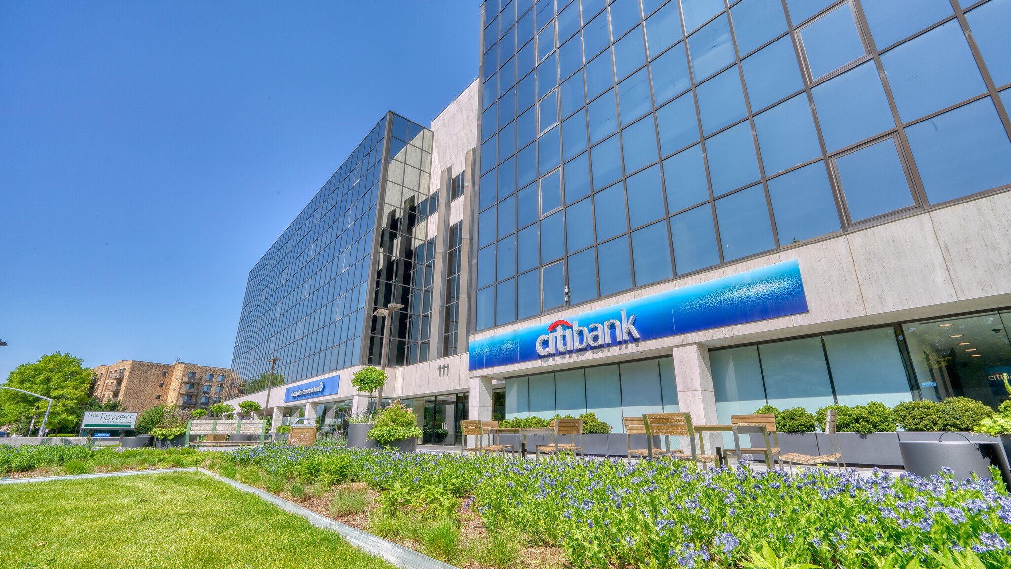 111 Great Neck Rd, Great Neck, NY to rent Building Photo- Image 1 of 10