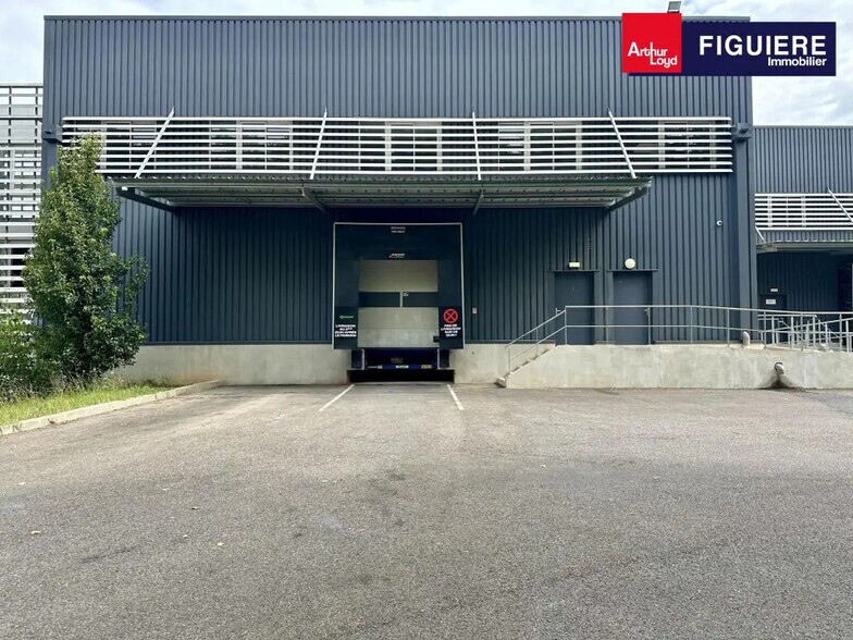 Light Industrial in Aix-en-Provence to rent - Building Photo - Image 1 of 6