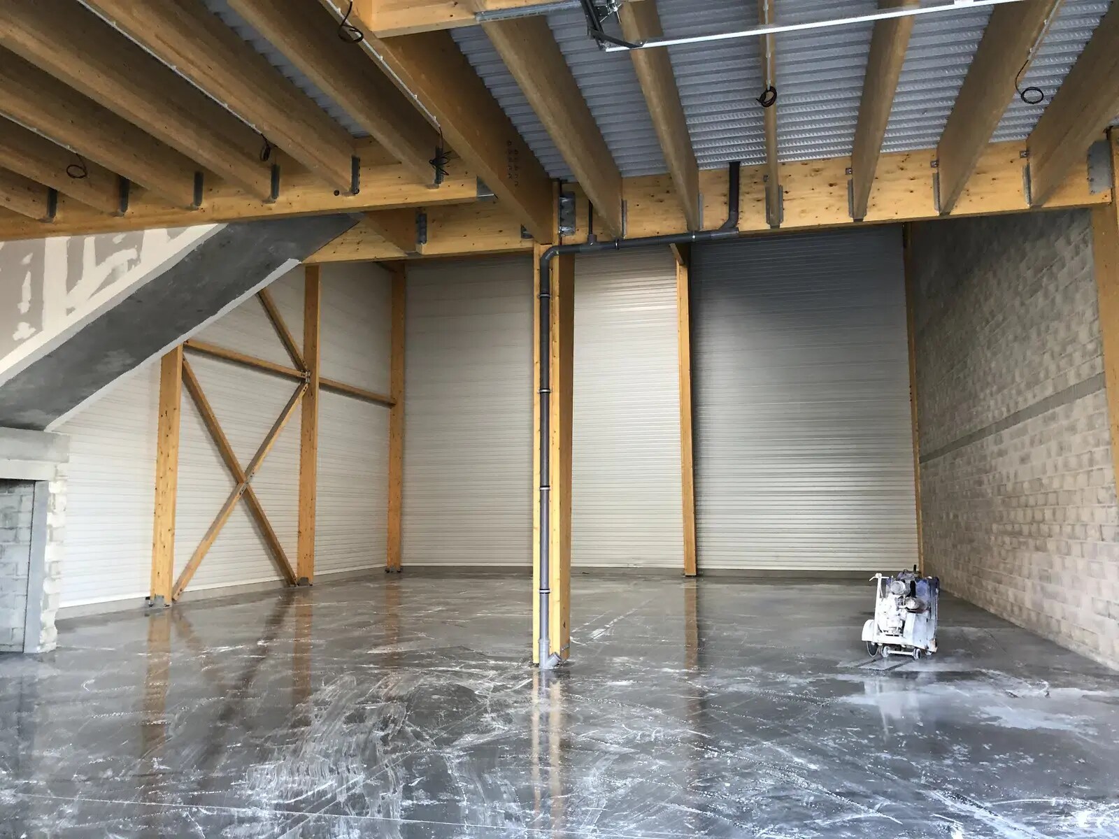 Light Industrial in Romainville to rent Interior Photo- Image 1 of 1