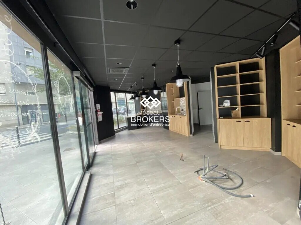 Location Commerce 52 m² - Photo 1
