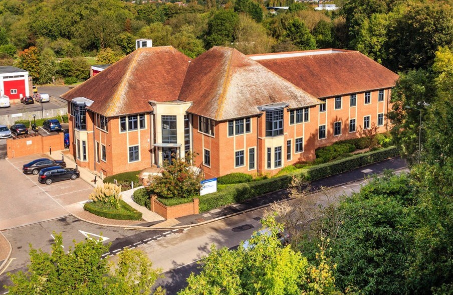 Guildford Rd, Leatherhead for sale - Primary Photo - Image 1 of 1