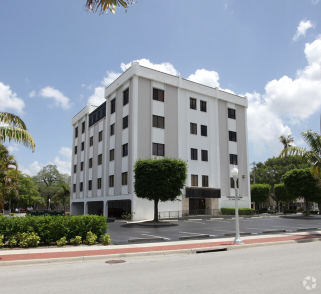 1375 Jackson St, Fort Myers, FL for sale - Primary Photo - Image 1 of 1