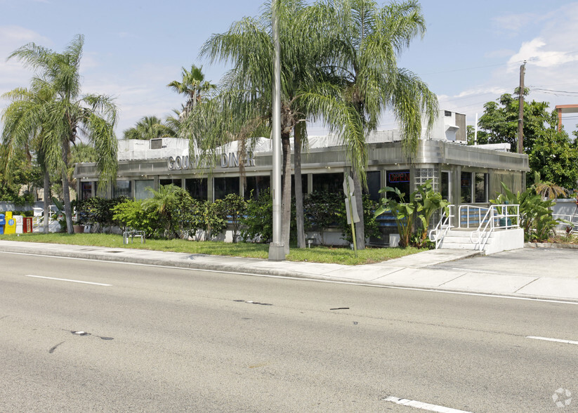 13951 Biscayne Blvd, North Miami Beach, FL for sale - Building Photo - Image 1 of 1