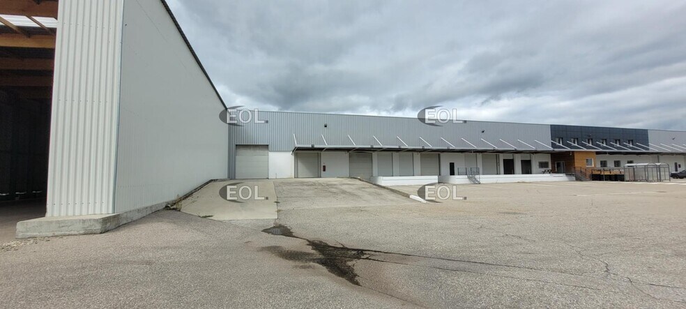 Industrial in Corbas to rent - Building Photo - Image 1 of 12