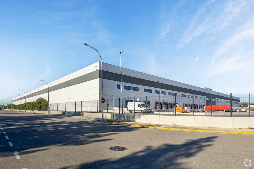 Industrial in Santa Margarida i els Monjos, Barcelona to rent - Building Photo - Image 3 of 5
