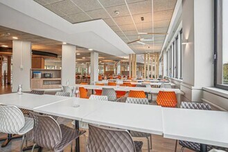 32 Avenue Pablo Picasso, Nanterre to rent Interior Photo- Image 2 of 10