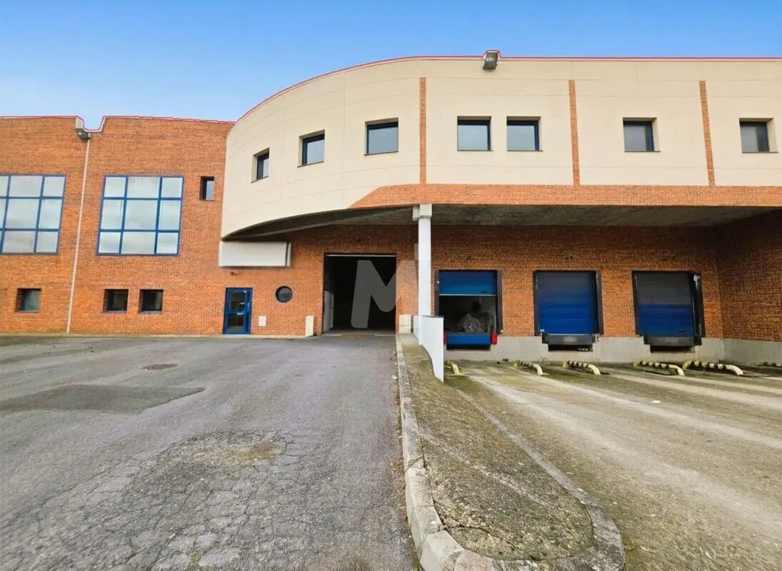 Light Industrial in Moissy-Cramayel to rent Building Photo- Image 1 of 8