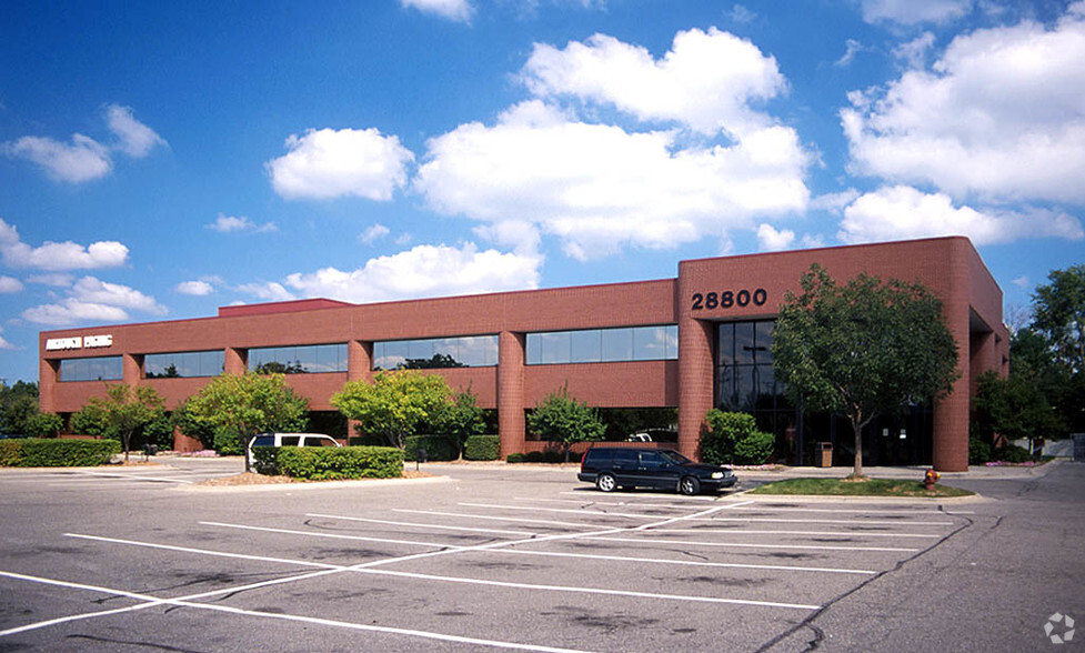 28800 Orchard Lake Rd, Farmington Hills, MI for sale - Building Photo - Image 1 of 1