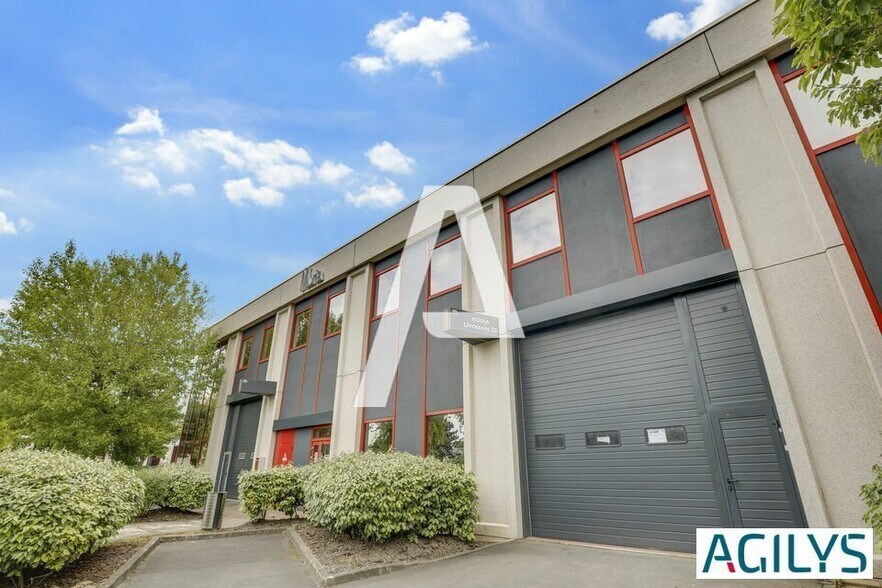 Light Industrial in Antony to rent - Building Photo - Image 1 of 6
