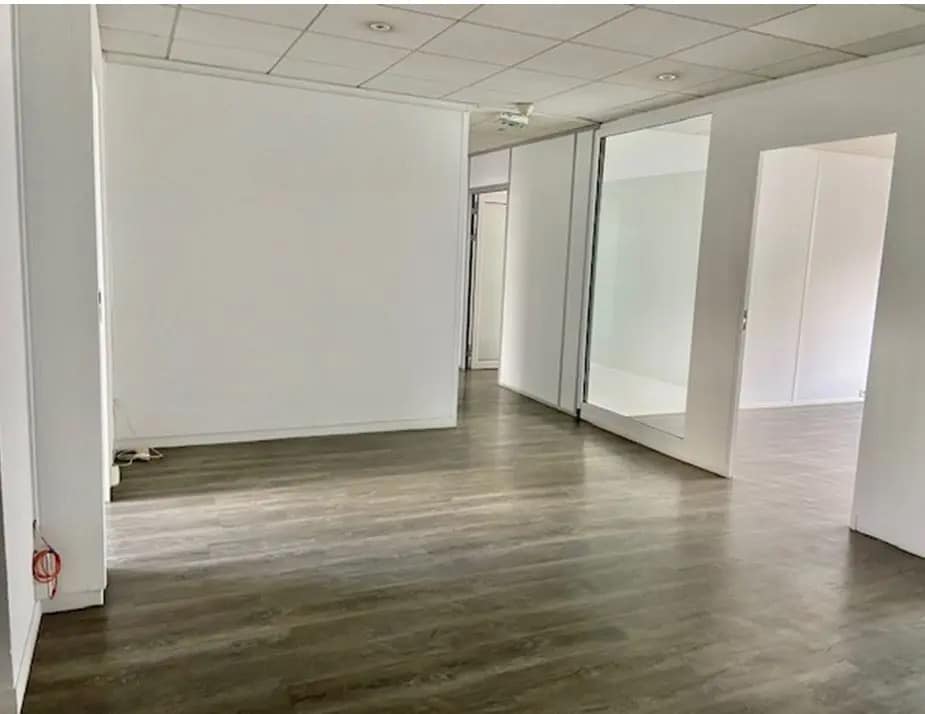 Vente Bureaux 198 m² - Photo 1