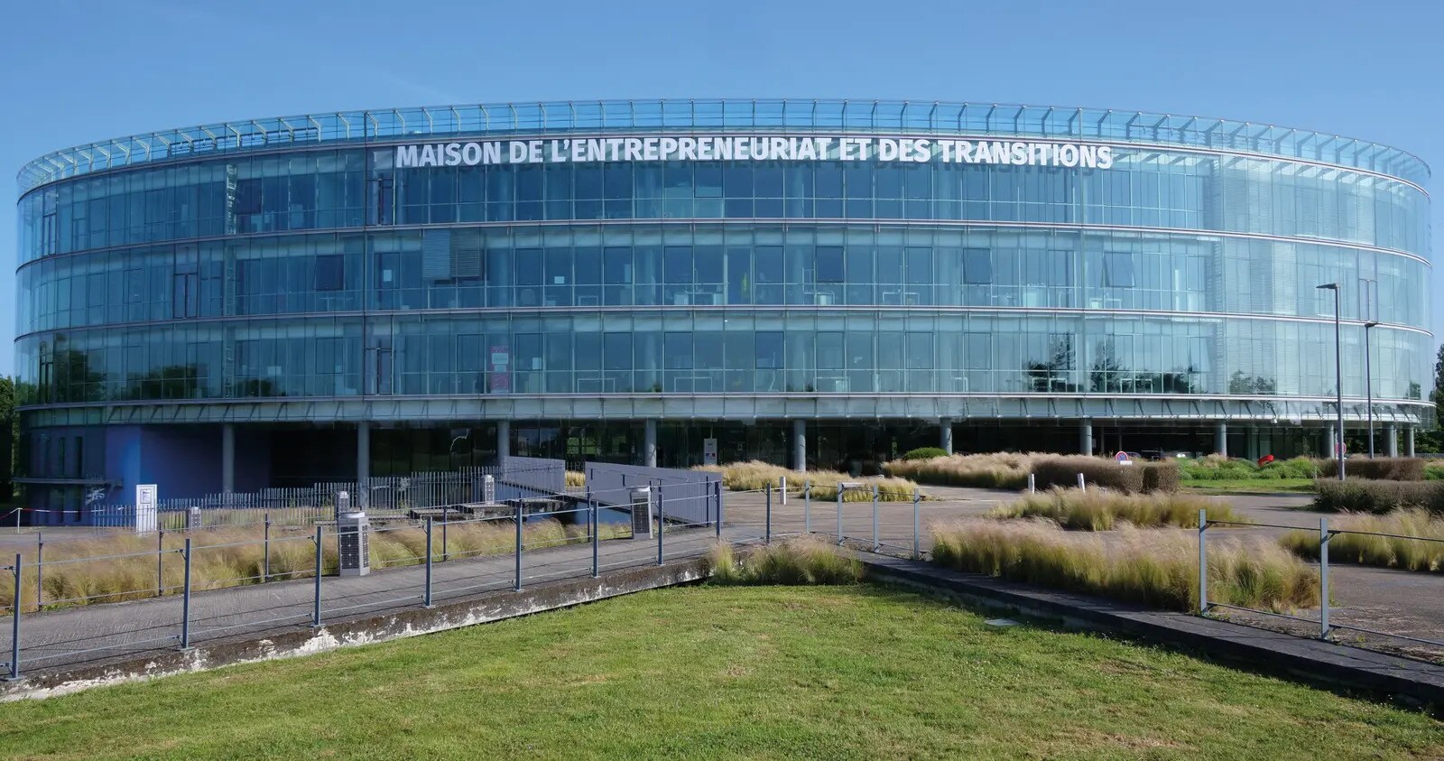 1 Rue Françoise Sagan, Saint-Herblain to rent Building Photo- Image 1 of 12