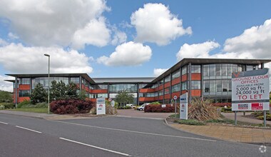 Jays Close, Basingstoke for rent Building Photo- Image 1 of 7