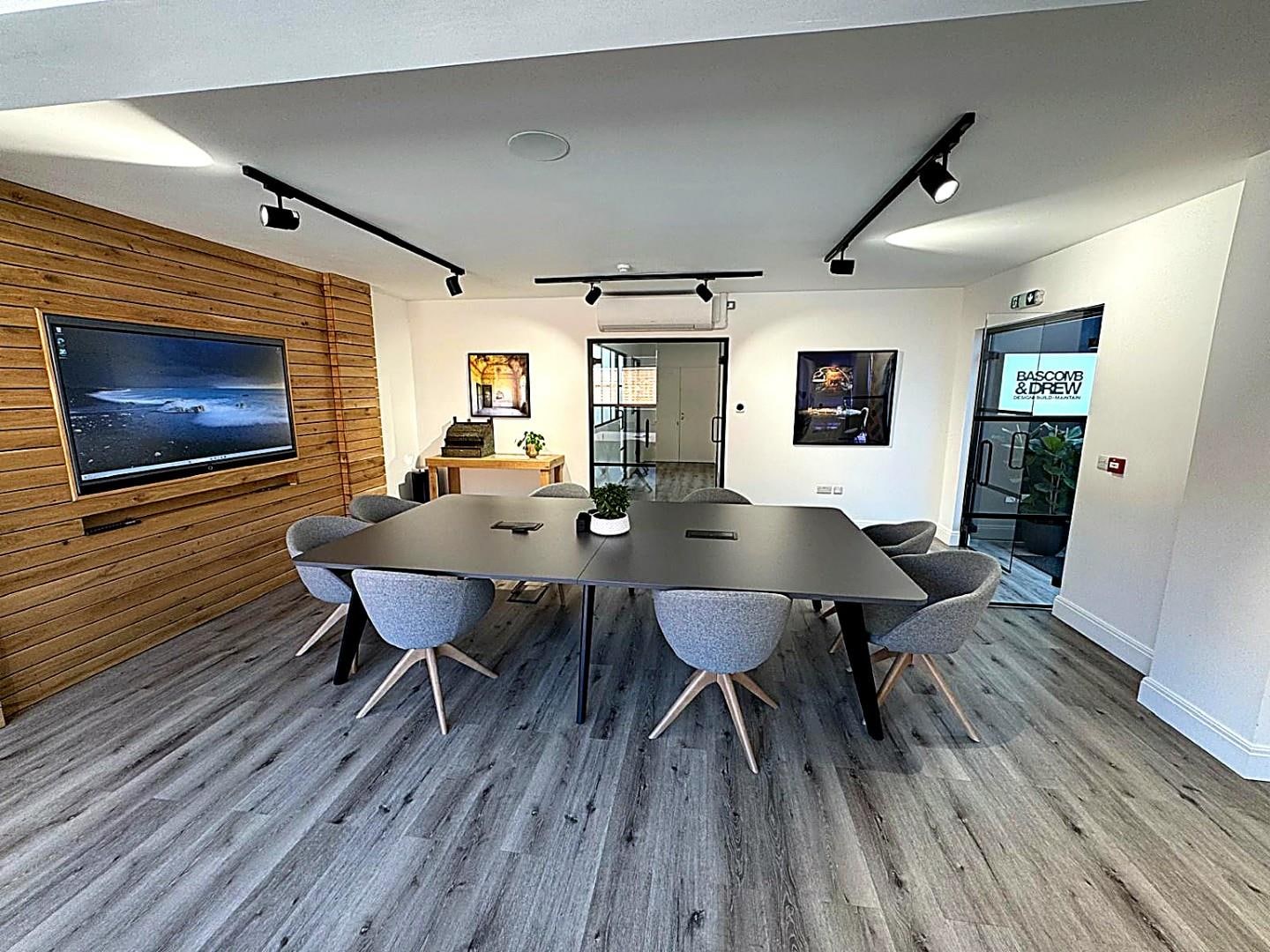 Allied Way, London to rent Interior Photo- Image 1 of 8