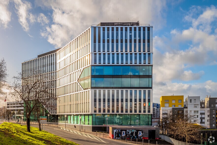 55 Place Nelson Mandela, Nanterre to rent - Building Photo - Image 2 of 13