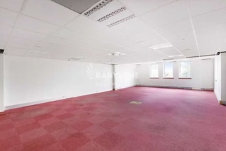 Light Industrial in Malakoff to rent Interior Photo- Image 1 of 9